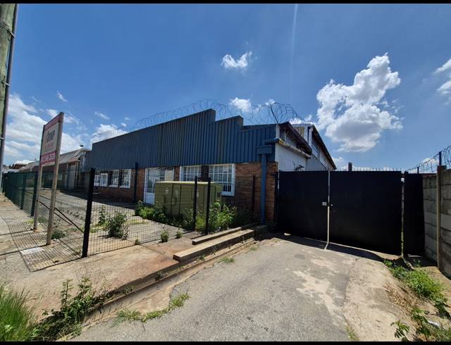 2,110M² WAREHOUSE FOR SALE IN HERIOTDALE